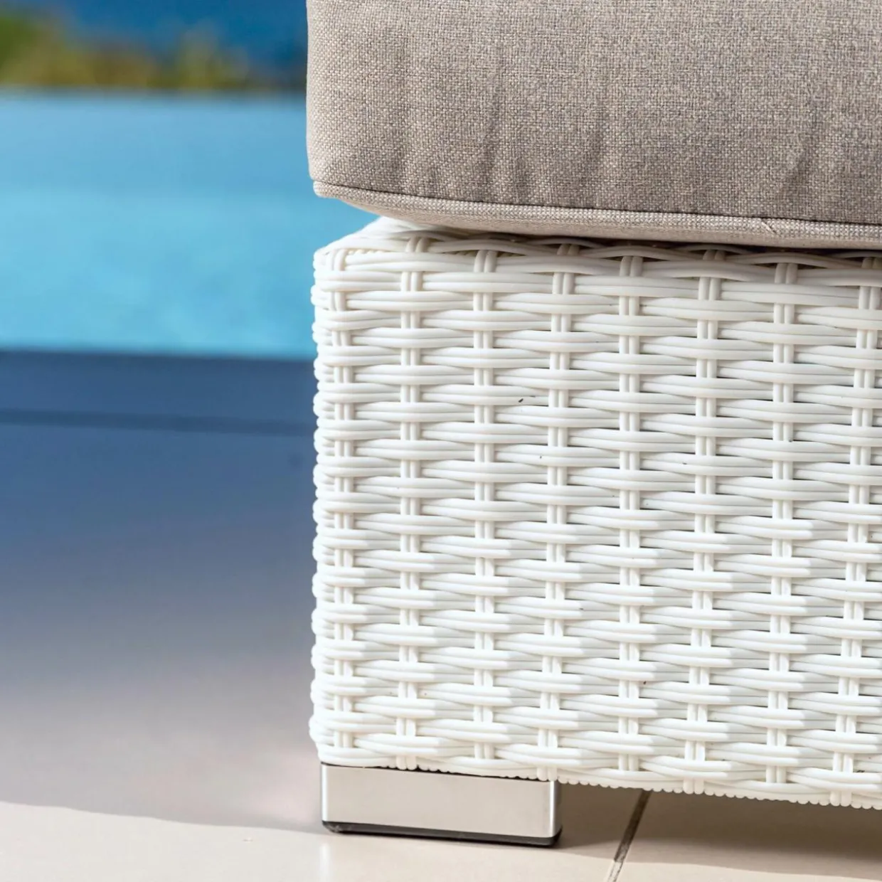 Banquette en résine tressée 2 places Palma Blanc et taupe