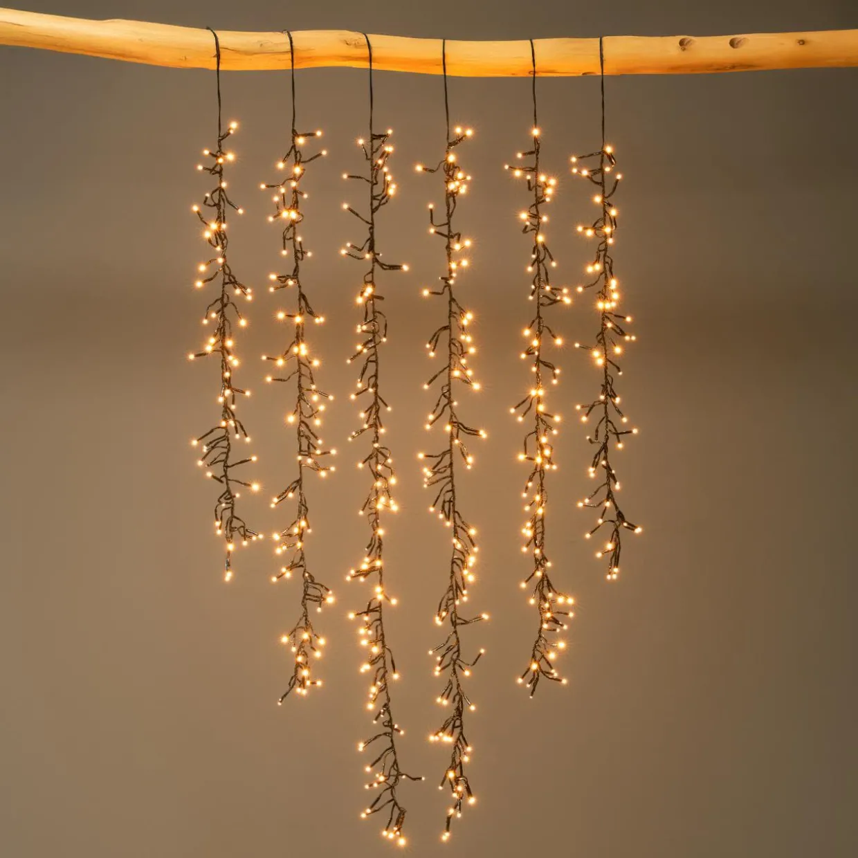 Cascade lumineuse 2 m 480 LED câble noir Effet scintillant Blanc chaud doré