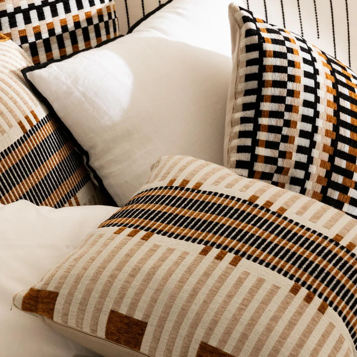 Coussin carré brodé (40 x 40 cm) Jangwa Beige