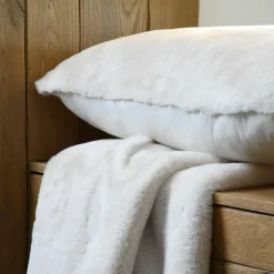 Coussin rectangulaire fausse fourrure (50 x 80 cm) Bostan Ecru