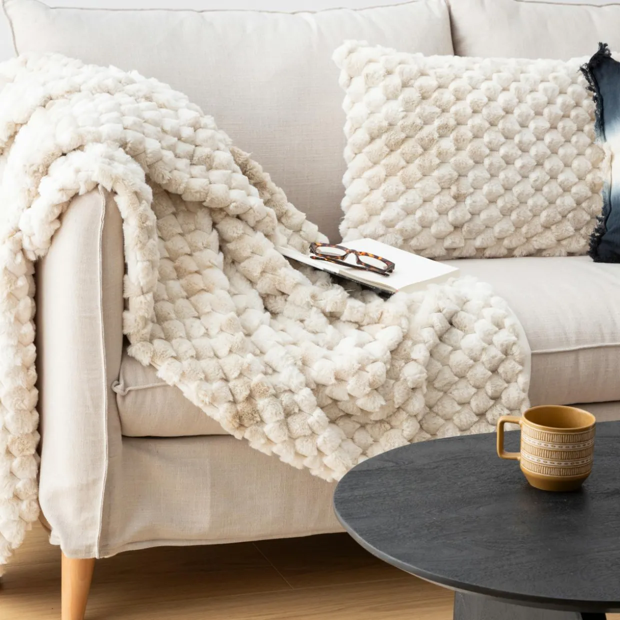 Coussin rectangulaire fausse fourrure (38 x 58 cm) Adriel Beige