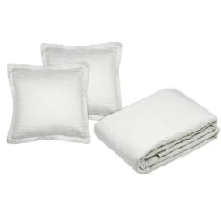 Couvre-lit matelassé avec deux taies d'oreiller (260 x 240 cm) Cléo Ecru