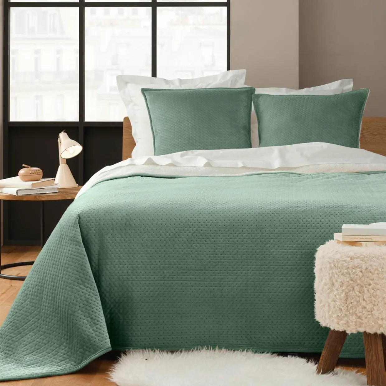 Couvre-lit matelassé et deux taies d'oreiller velours (220 x 240 cm) Mylène Vert cédre