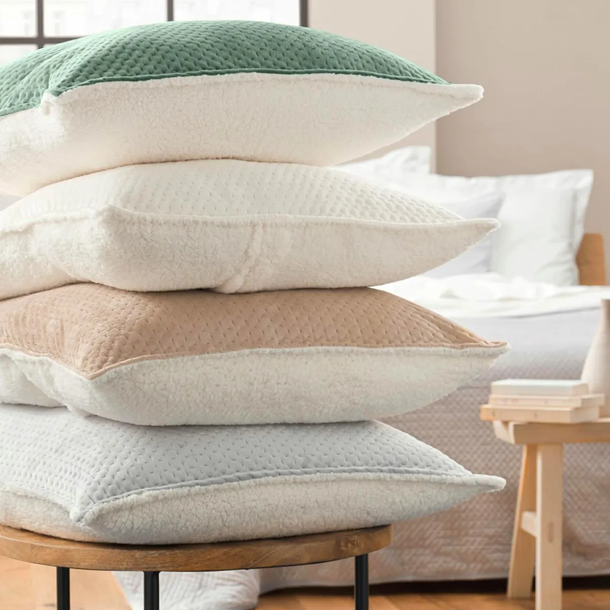 Couvre-lit matelassé et deux taies d'oreiller velours (220 x 240 cm) Mylène Vert cédre