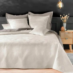 Couvre-lit matelassé et deux taies d'oreiller (240 x 260 cm) Solange Ecru