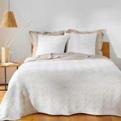 Couvre-lit matelassé et deux taies d'oreiller (220 x 240 cm) Cassandra Ecru