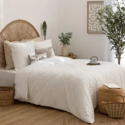 Housse de couette et deux taies microfibre (260 x 240 cm) Edie Blanche