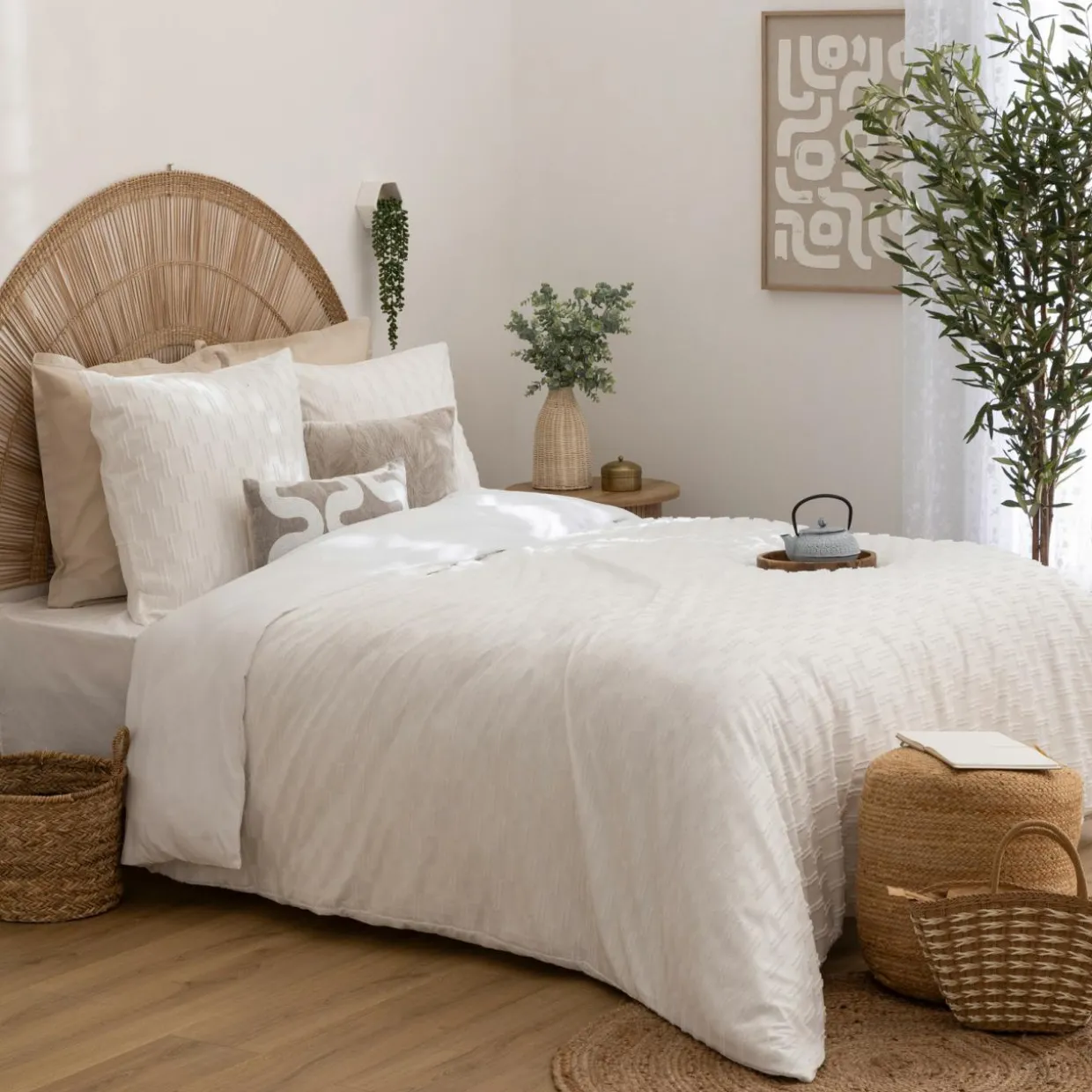 Housse de couette et deux taies microfibre (260 x 240 cm) Edie Blanche