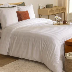 Housse de couette et deux taies satin de coton (240 x 220 cm) Isadora Blanche