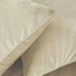 Housse de couette et deux taies d'oreiller velours (240 x 220 cm) Velina Ecru