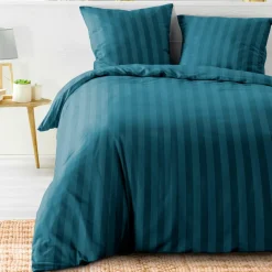 Housse de couette et deux taies microfibre (240 x 220 cm) Cleo Bleu nuit