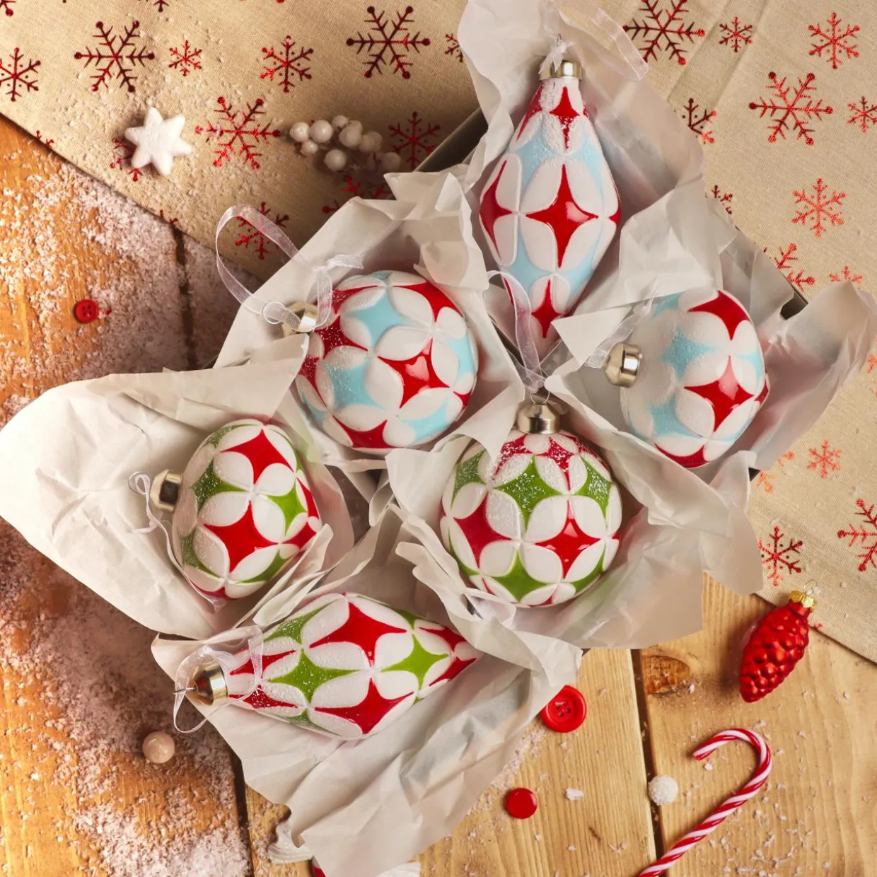 Lot de 12 boules de Noël en verre (D80 mm) Winter time Multicolore