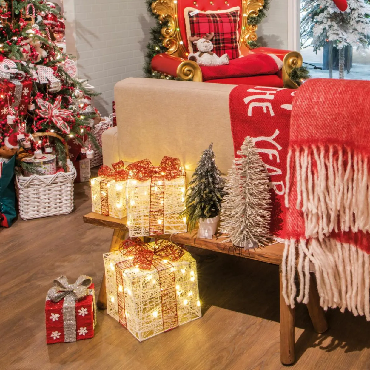 Lot de 3 cadeaux lumineux 65 LED (H25 cm) Santa blanc et Blanc chaud