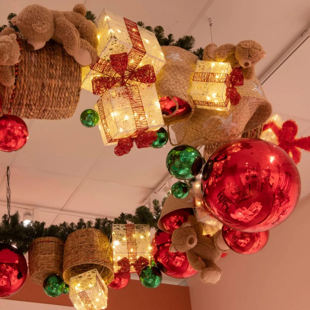 Lot de 3 cadeaux lumineux 65 LED (H25 cm) Santa blanc et Blanc chaud