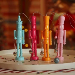 Lot de 4 suspensions en bois (H13 cm) Casse-noisette Multicolore