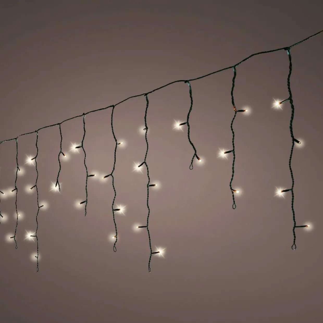Stalactite lumineuse 20 m 490 LED câble noir Stars Blanc chaud