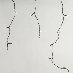 Stalactite lumineuse 7,50 m 175 LED câble noir Blanc froid