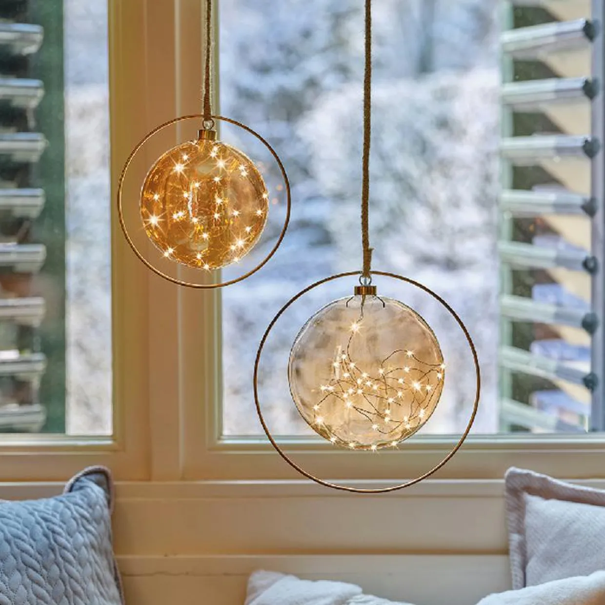 Suspension lumineuse à piles 30 LED (D20 cm) Lune d’Hiver Ambre et blanc chaud