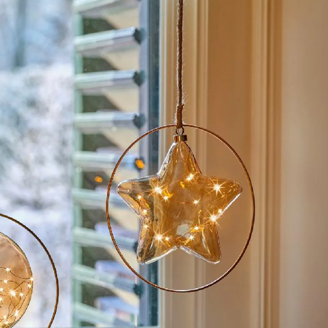 Suspension lumineuse à piles 15 LED (D26 cm) Étoile d’Hiver Ambre/blanc chaud