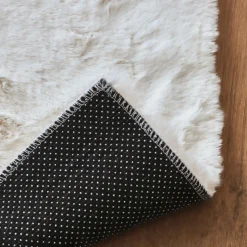 Tapis rectangulaire fausse fourrure (140 x 200 cm) Finn Blanc