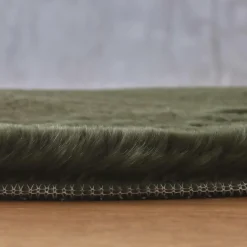 Tapis rectangulaire fausse fourrure (140 x 200 cm) Finn Vert kaki