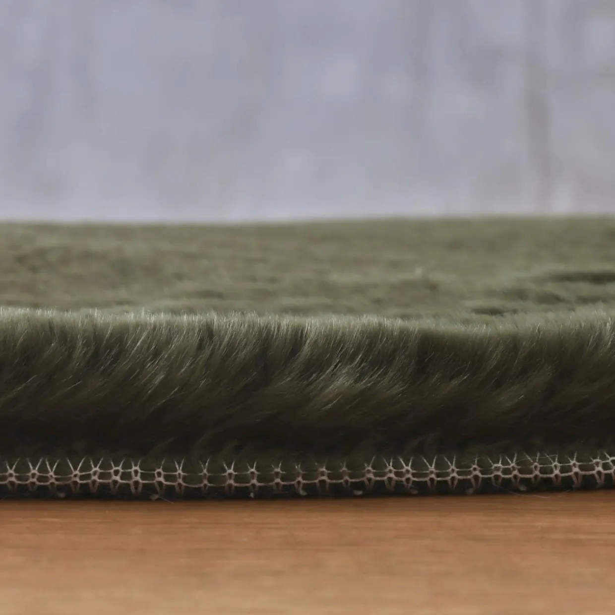 Tapis rectangulaire fausse fourrure (140 x 200 cm) Finn Vert kaki