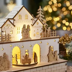 Village de Noël en bois lumineux et musical à piles (21 x H24 cm) Villageois en fête